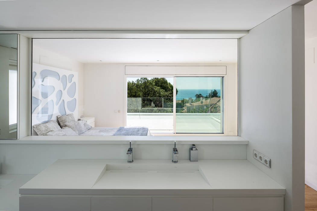 Herrero House Mediterranean style bathroom by 08023 Architects Mediterranean