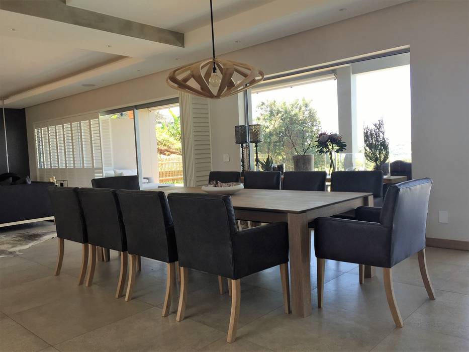 Simbithi Eco Estate, Margaret Berichon Design Margaret Berichon Design Modern dining room Solid Wood Multicolored