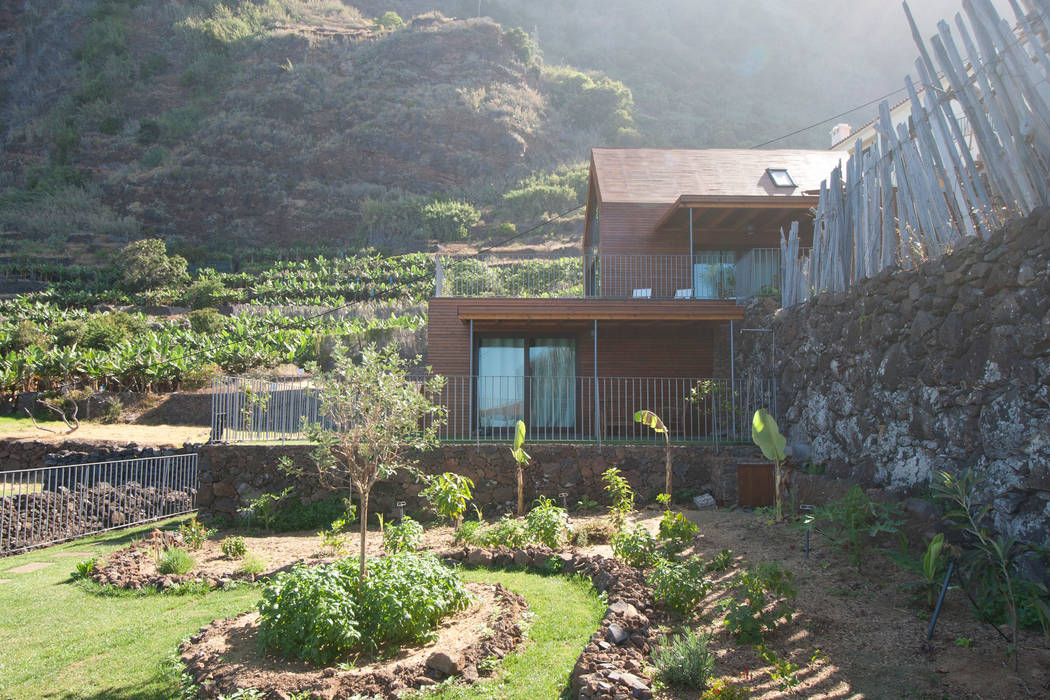 Exterior_Montanha Mayer & Selders Arquitectura Espaços comerciais exterior de madeira,terraço,jardim,montanha,madeira,alojamento local,Hotéis