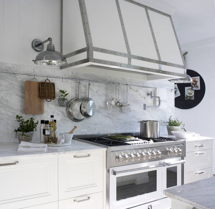 Zona de cocción con campana diseño de Deulonder DEULONDER arquitectura domestica Cocinas de estilo rústico