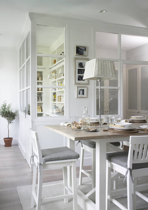 Un muro de cristal separa la despensa de la cocina DEULONDER arquitectura domestica Cocinas de estilo rústico casa decor,casadecor