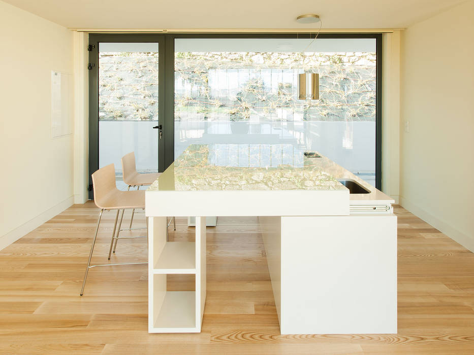 ilha de cozinha / cozinha compacta Atelier 405 \ 405 architects Cozinhas minimalistas Bancadas