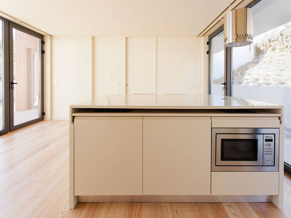 ilha de cozinha / cozinha compacta Atelier 405 \ 405 architects Cozinhas minimalistas Bancadas