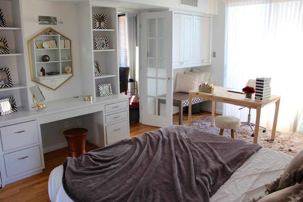 Bright and Eclectic Foggy Bottom Apartment, NAFASI NAFASI Eclectic style bedroom