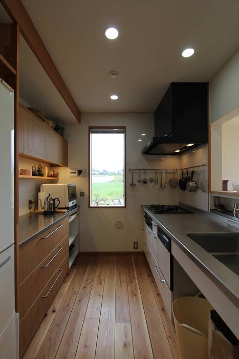 八ヶ岳を望む家, 藤松建築設計室 藤松建築設計室 Scandinavian style kitchen Cabinets & shelves