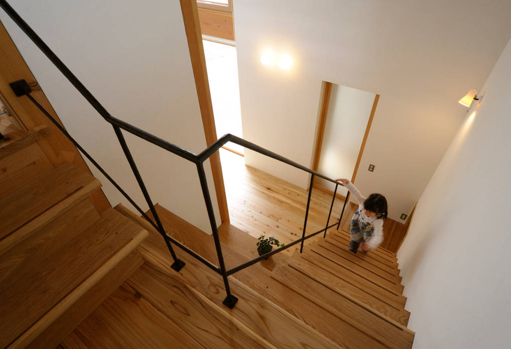 長野県長野市（中越の家）, 藤松建築設計室 藤松建築設計室 Stairs Stairs