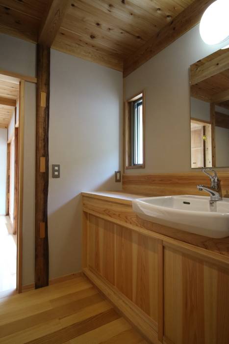 Y家 民家の再生, 池内建築図案室 池内建築図案室 Eclectic style bathroom