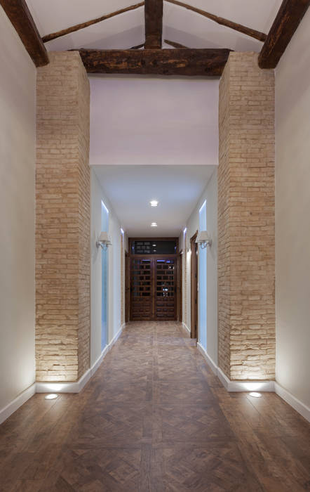 House on vineyards, Raul Garcia Studio Raul Garcia Studio Rustikaler Flur, Diele & Treppenhaus
