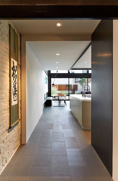 Salt + Pepper House, KUBE architecture KUBE architecture Modern Corridor, Hallway and Staircase