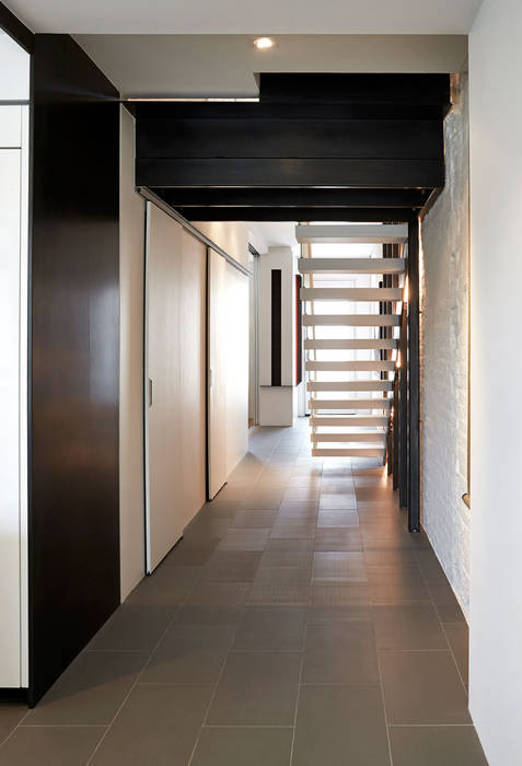 Salt + Pepper House, KUBE architecture KUBE architecture Modern Corridor, Hallway and Staircase