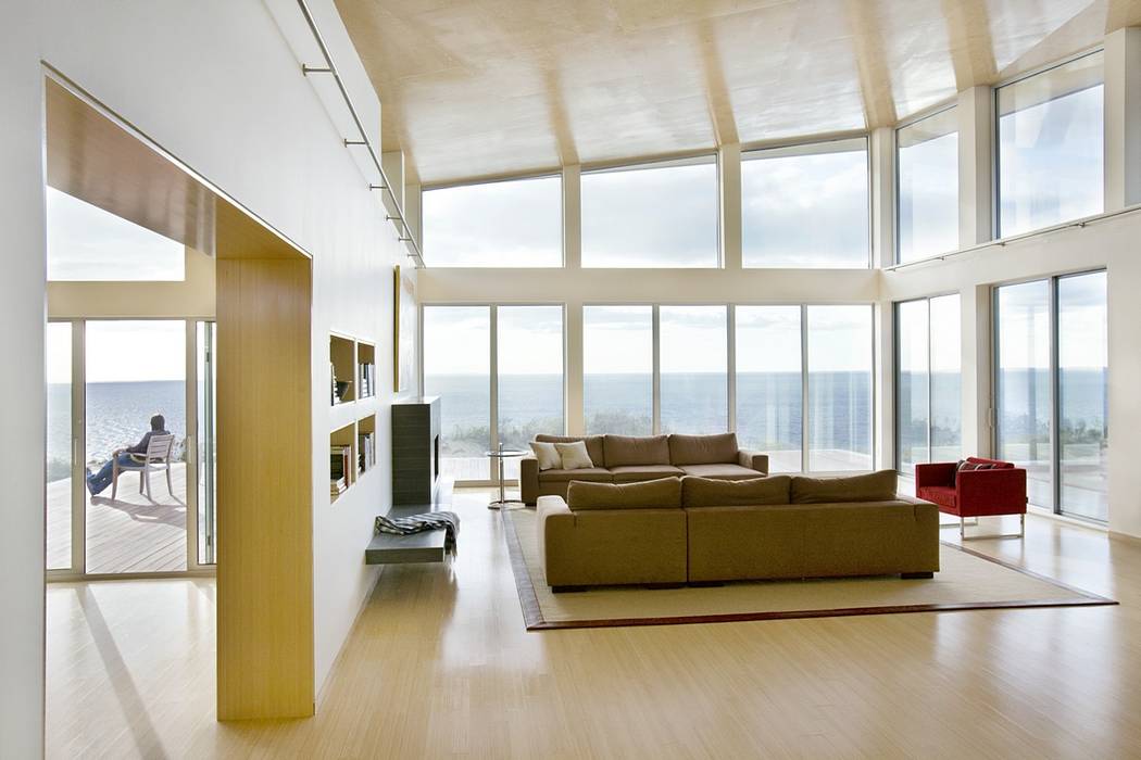 Truro Modern Beach House, ZeroEnergy Design ZeroEnergy Design Вітальня