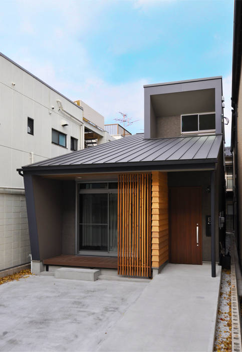 狭小地うなぎのねどこ 有限会社 室設計事務所 モダンな 家 金属 灰色 Homify 狭小地うなぎのねどこ 有限会社 室設計事務所 モダンな 家 金属 灰色 Homify