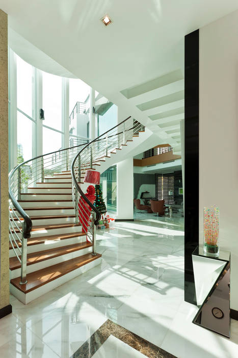 Contemporarily Dashing | BUNGALOW, Design Spirits Design Spirits Pasillos, vestíbulos y escaleras de estilo moderno
