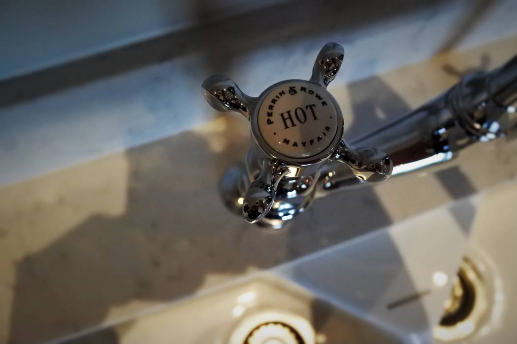 Perrin & Rowe of Mayfair Glenlith Interiors (Scotland) Ltd Classic style kitchen Sinks & taps