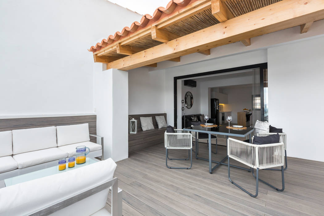 Apartamento MD Port Pollença, ISLABAU constructora ISLABAU constructora Balcones y terrazas de estilo moderno