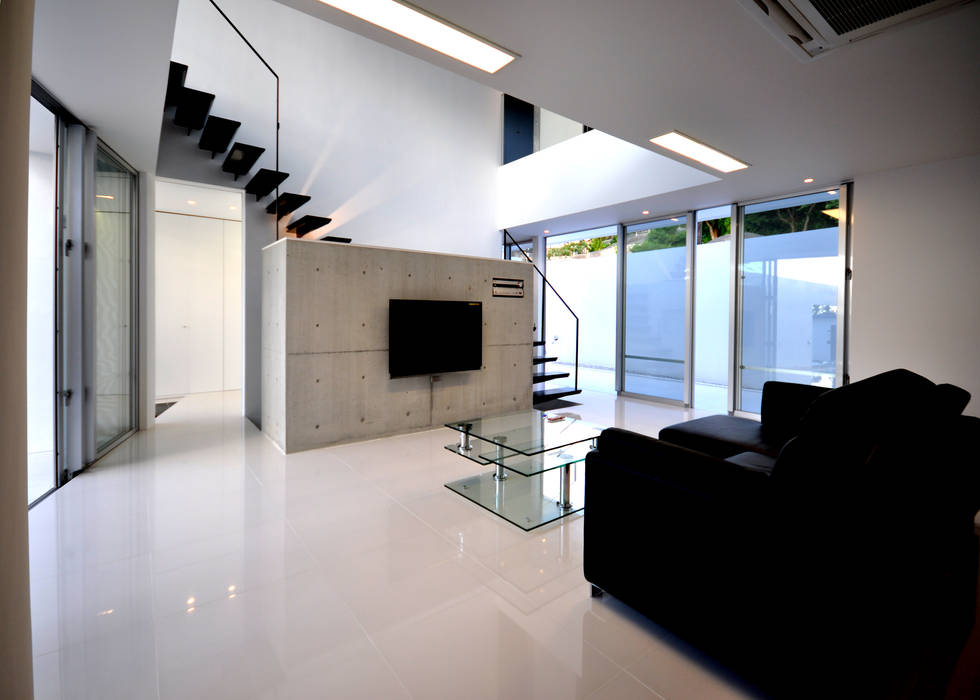 HG-HOUSE IN GINOWAN, 門一級建築士事務所 門一級建築士事務所 Salas de estar modernas Azulejo
