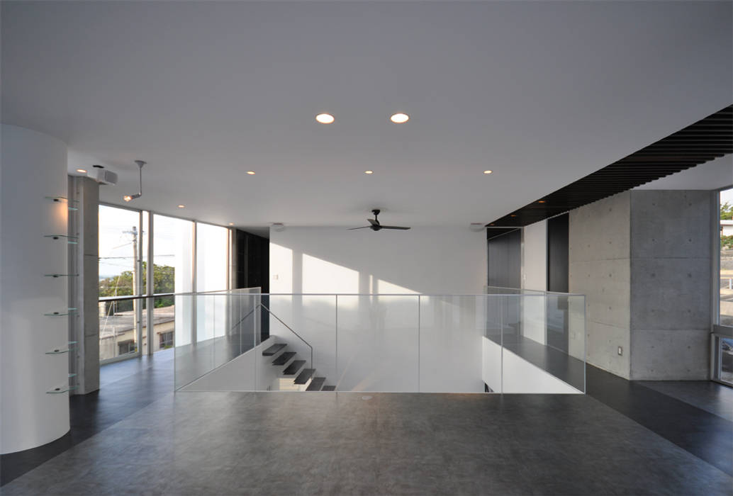 HG-HOUSE IN GINOWAN, 門一級建築士事務所 門一級建築士事務所 Modern style media rooms Rubber