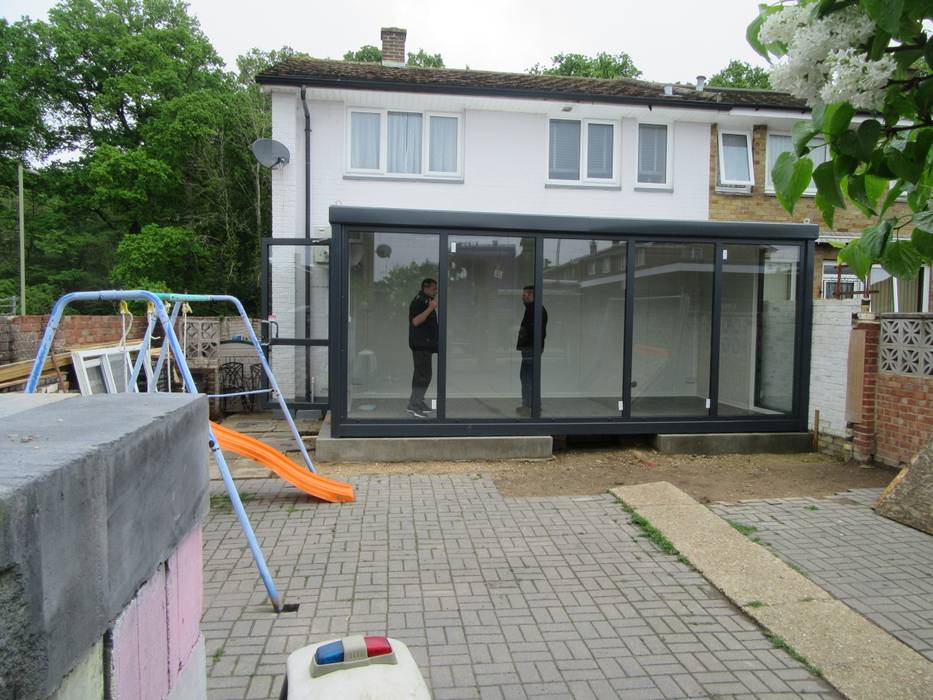 INSTANT EXTENSION JC PORTABLE SITE ACCOMMODATION LTD Зимний сад в стиле модерн