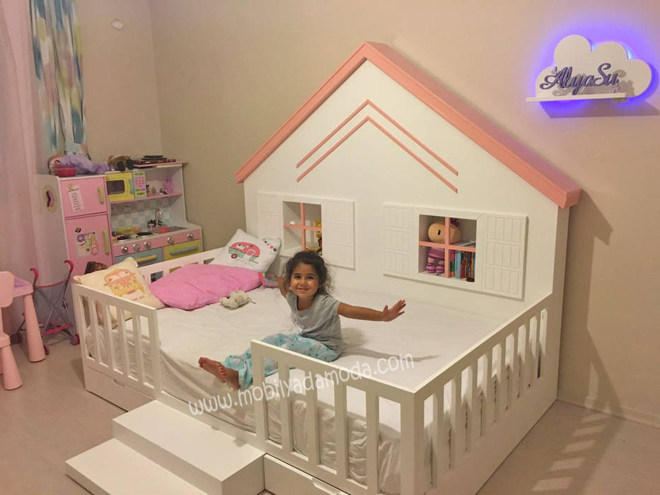 Arkasi Catili Montessori Yer Yatagi Modern Cocuk Odasi Mobi Lyada Moda Modern Ahsap Ahsap Rengi Homify