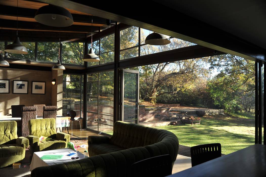 Forest Edge Guest House, Clarens Reinier Brönn Architects & Associates Living room