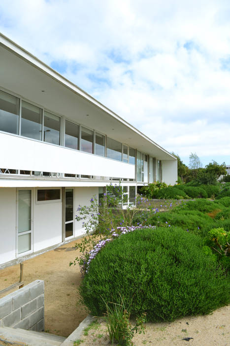 CASA P65, ESTUDIO BASE ARQUITECTOS ESTUDIO BASE ARQUITECTOS Casas de estilo mediterráneo