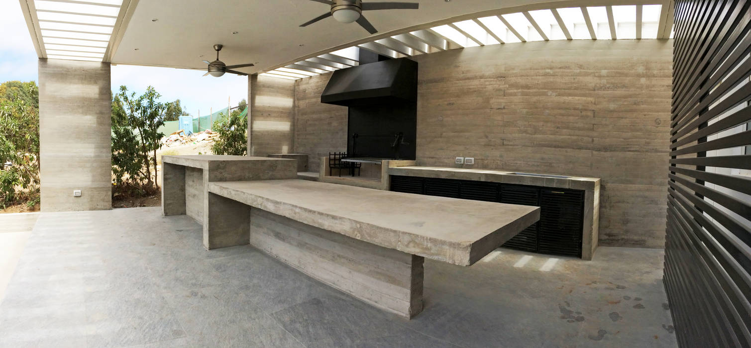 CASA P65, ESTUDIO BASE ARQUITECTOS ESTUDIO BASE ARQUITECTOS Mediterraner Balkon, Veranda & Terrasse Beton