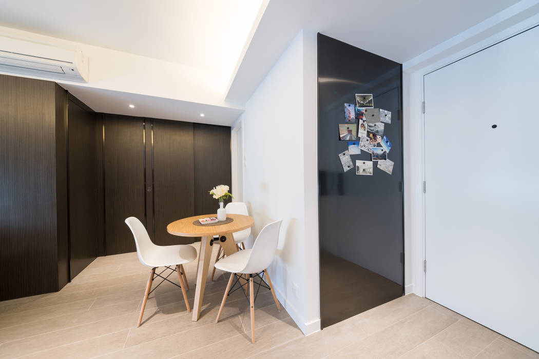 Shared contemporary home for grown-up brother and sister, Zip Interiors Ltd Zip Interiors Ltd residential,hong kong,private apartment,minimal,home,cozy home,contemporary home,dining room