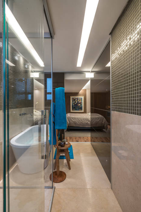 homify Modern bathroom