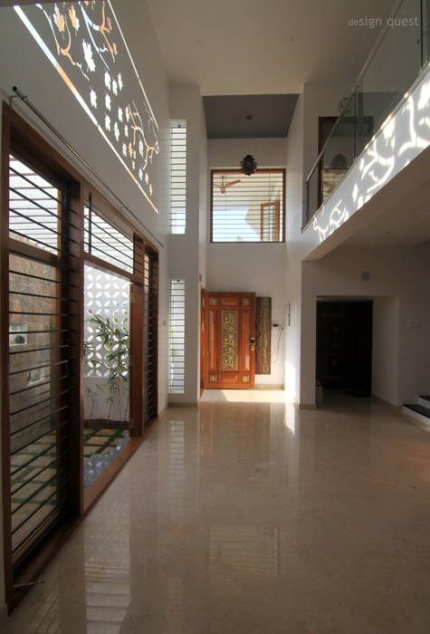 Gowrishankar Residence, Design Quest Architects Design Quest Architects Modern corridor, hallway & stairs Concrete