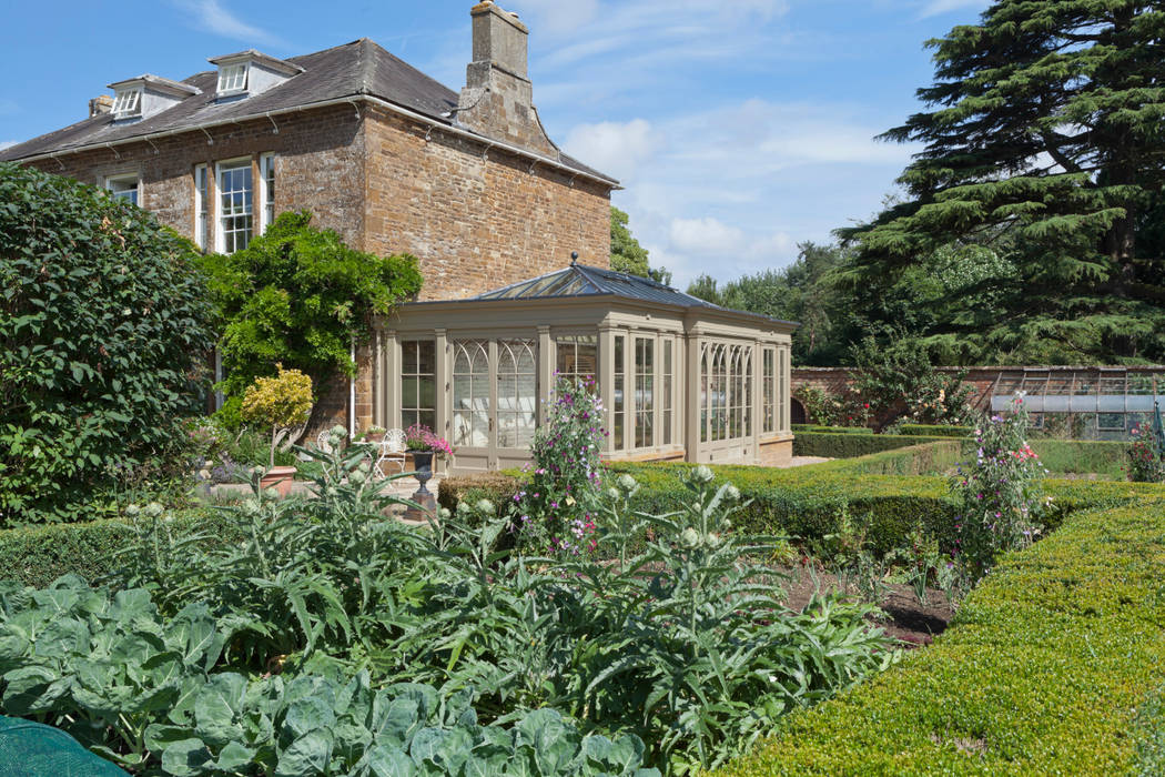 Orangery For A Country House Vale Garden Houses Jardines de invierno clásicos Madera Acabado en madera conservatory,orangery,garden room,glass house,rooflight,roof lantern,glass,glazing