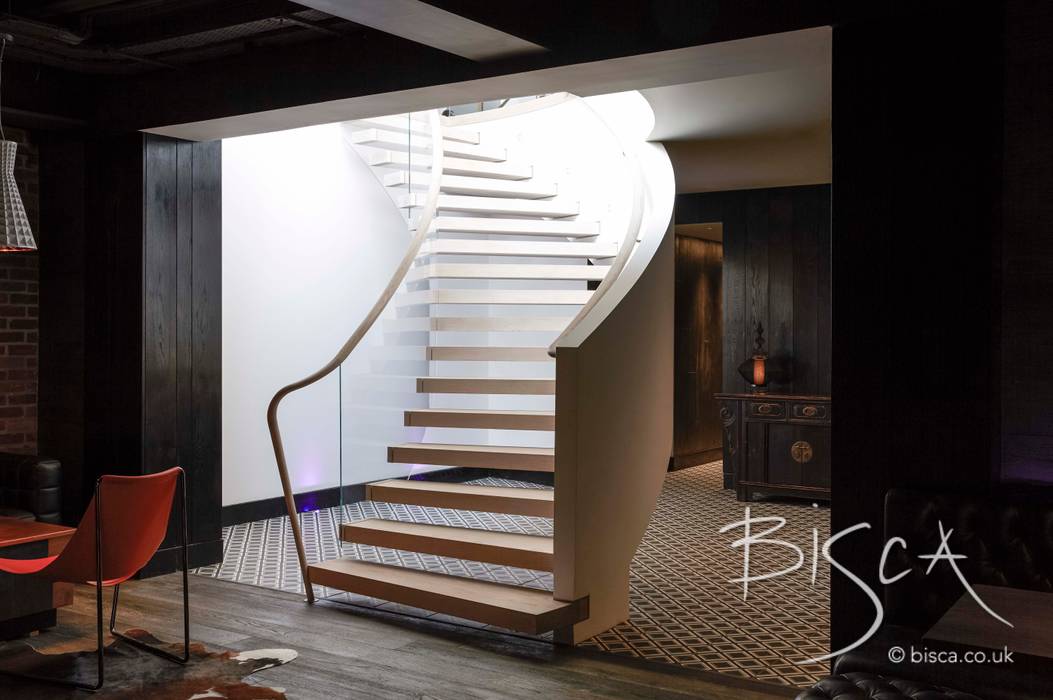 Basement Staircase Design by Bisca Bisca Staircases Salas multimedia eclécticas