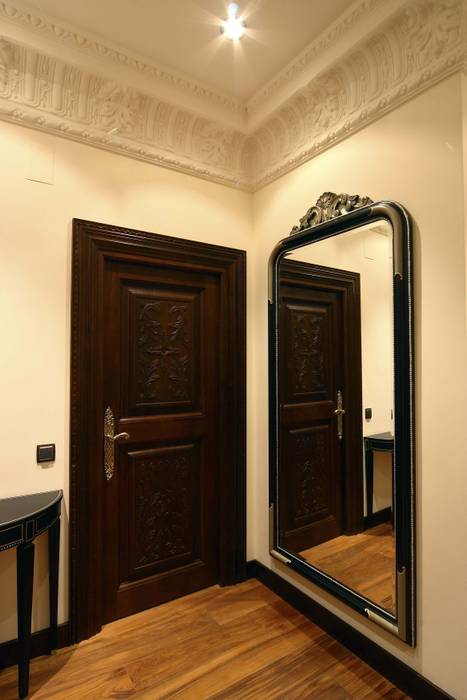 homify Wooden doors