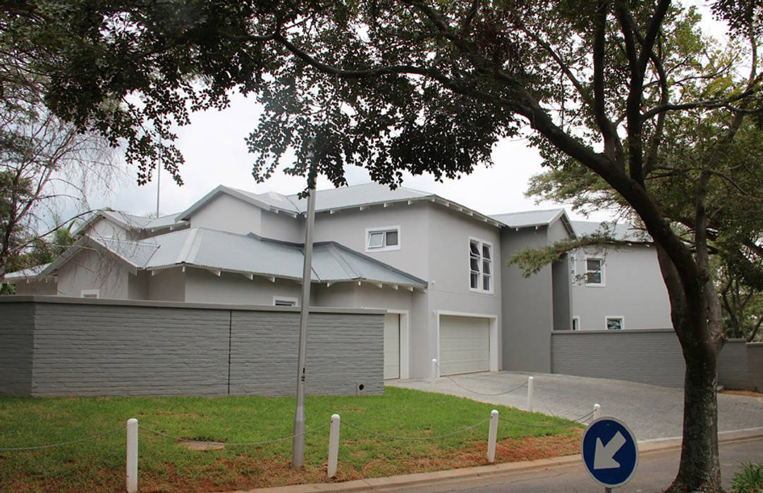 Fourways Gardens, Spiro Couyadis Architects Spiro Couyadis Architects Country style house