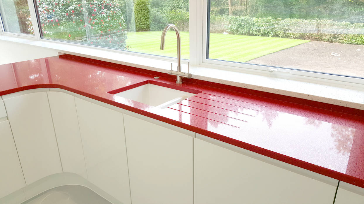 PWS Remo Handleless White Gloss Kitchen with Silestone Eros Stellar Worktop, Meridien Interiors Ltd Meridien Interiors Ltd Kitchen