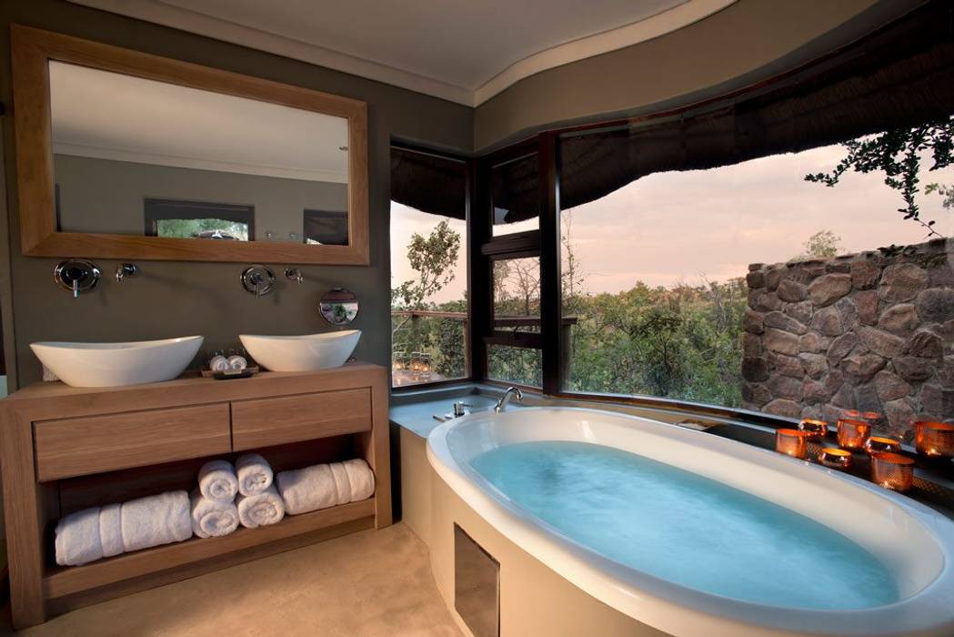 Mhondoro, een Lodge in Zuid-Afrika, All-In Living All-In Living Ванная комната в стиле модерн