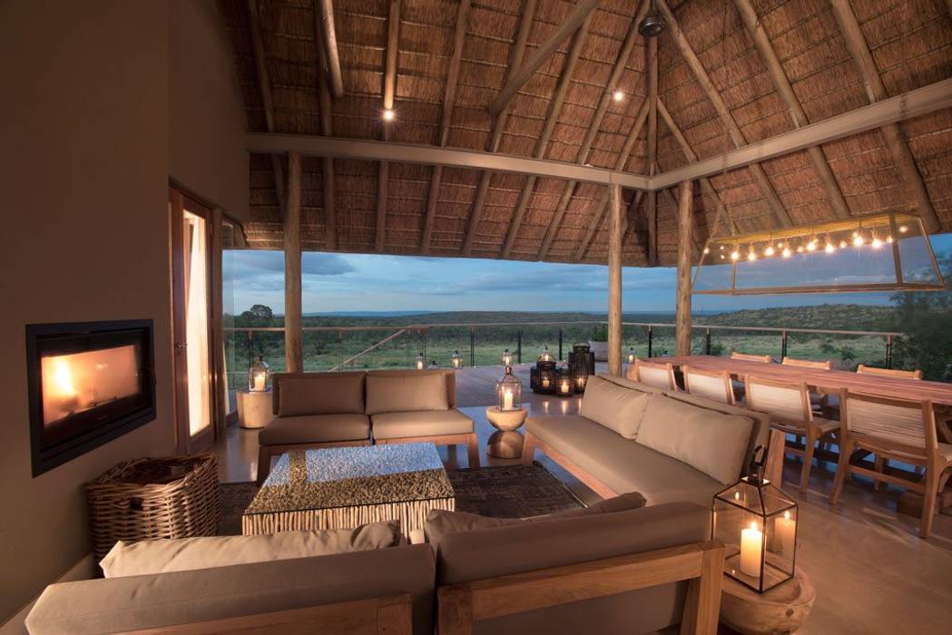 Mhondoro, een Lodge in Zuid-Afrika All-In Living Moderne balkons, veranda's en terrassen