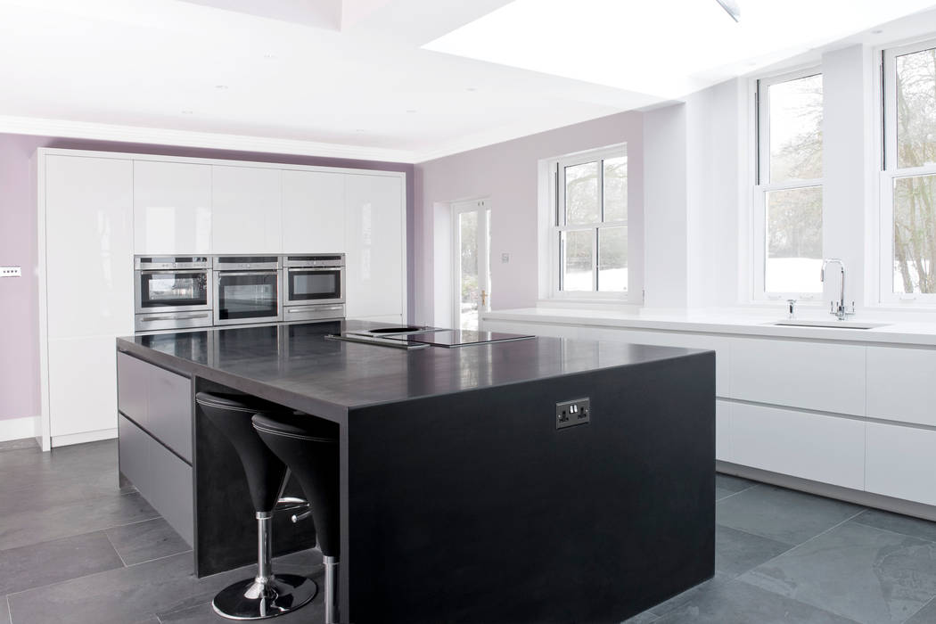 Danbury - Chelmsford - Essex en masse bespoke Modern kitchen kitchen,bespoke,corian,handmade,hand painted,island,integrated,appliances,larder,ovens,sink,under mount,breakfast bar,soft close,larder,magic corner,modern,storage,'