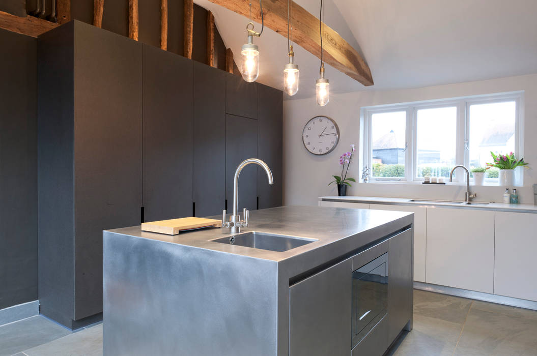 Duton Hill - Great Dunmow - Essex en masse bespoke Modern kitchen kitchen,bespoke,handmade,hand painted,handpainted,farm house,farmhouse,stainless steel,stainless steel island,integrated appliances,tap,under mount sink,oven,pendant lighting