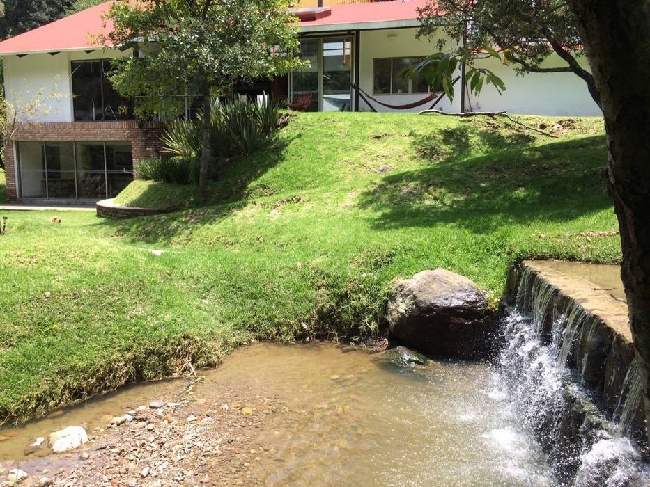 CASA CANTERBURRY, CESAR MONCADA SALAZAR (L2M ARQUITECTOS S DE RL DE CV) CESAR MONCADA SALAZAR (L2M ARQUITECTOS S DE RL DE CV) Garden Pond