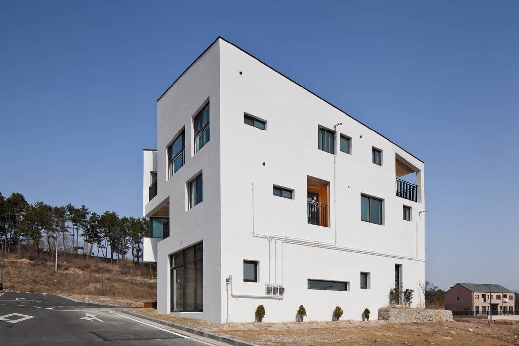 DOUBLE HOUSE, ON ARCHITECTURE INC. ON ARCHITECTURE INC. Asian style houses