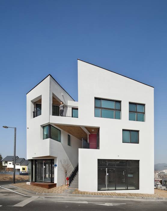 DOUBLE HOUSE, ON ARCHITECTURE INC. ON ARCHITECTURE INC. Asian style corridor, hallway & stairs