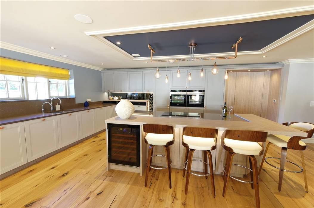 A Contemporary Design With Copper Accents Modern Kitchen By Ptc Kitchens Modern Homify