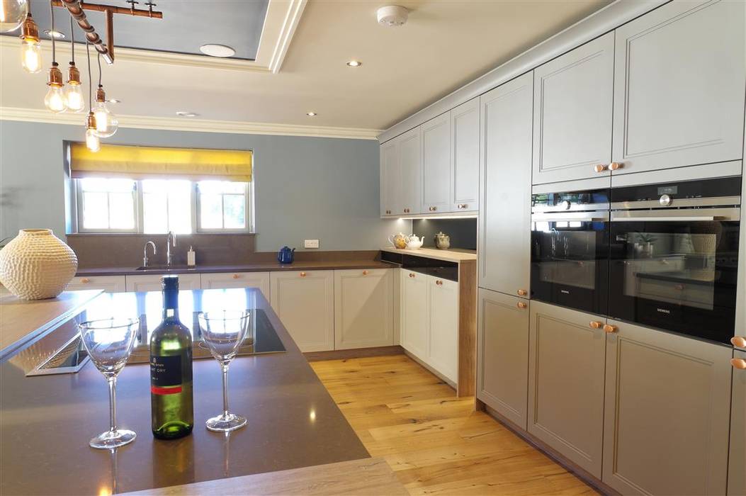 A Contemporary Design With Copper Accents Modern Kitchen By Ptc Kitchens Modern Homify