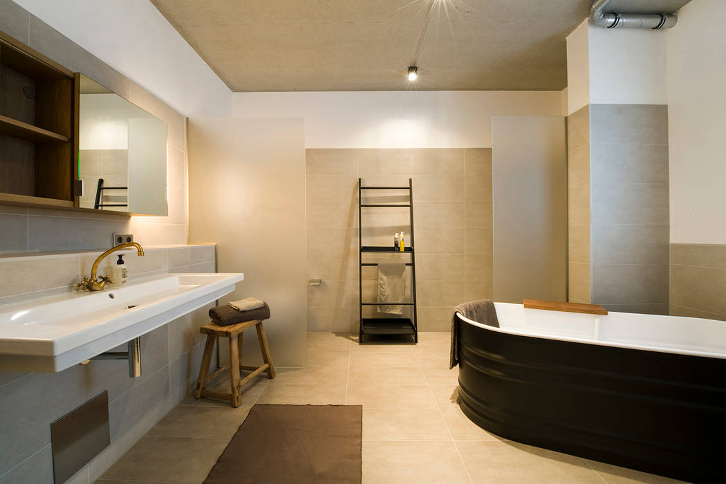 Bathroom INpuls interior design & architecture Casas de banho minimalistas