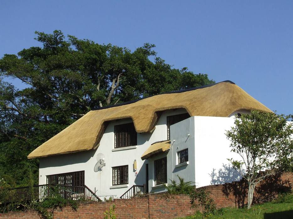 Large Thatched Roof on Residential Home Bosazza Roofing & Timber Homes Rustic style house thatched roof,thatch roof,thatched home,roofing,roofing