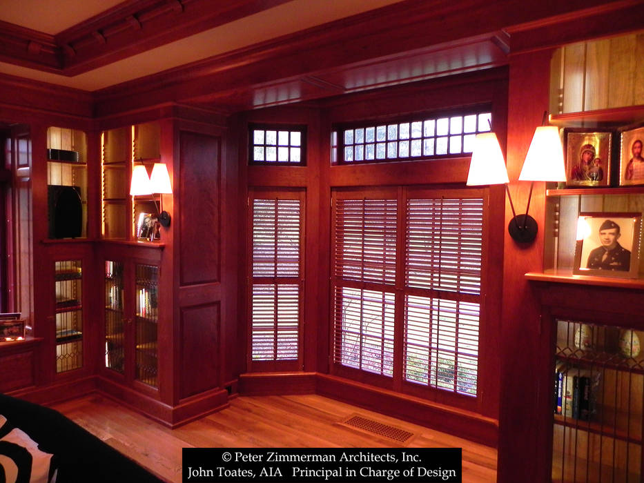 Bay Window John Toates Architecture and Design Classic style corridor, hallway and stairs interior,bay window,paneling,transom,sconces,wood flooring,shelving,crown molding,crown moulding