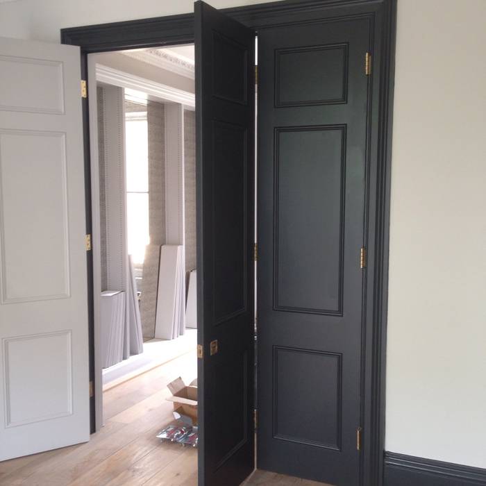 Notting Hill Family Townhouse My-Studio Ltd Modern living room Wood Wood effect Concertina timber doors,Farrow and Ball Railings,dark grey,,'