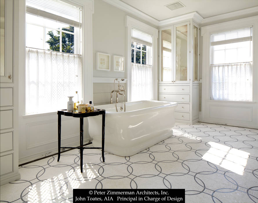 Master bathroom John Toates Architecture and Design Classic style bathroom