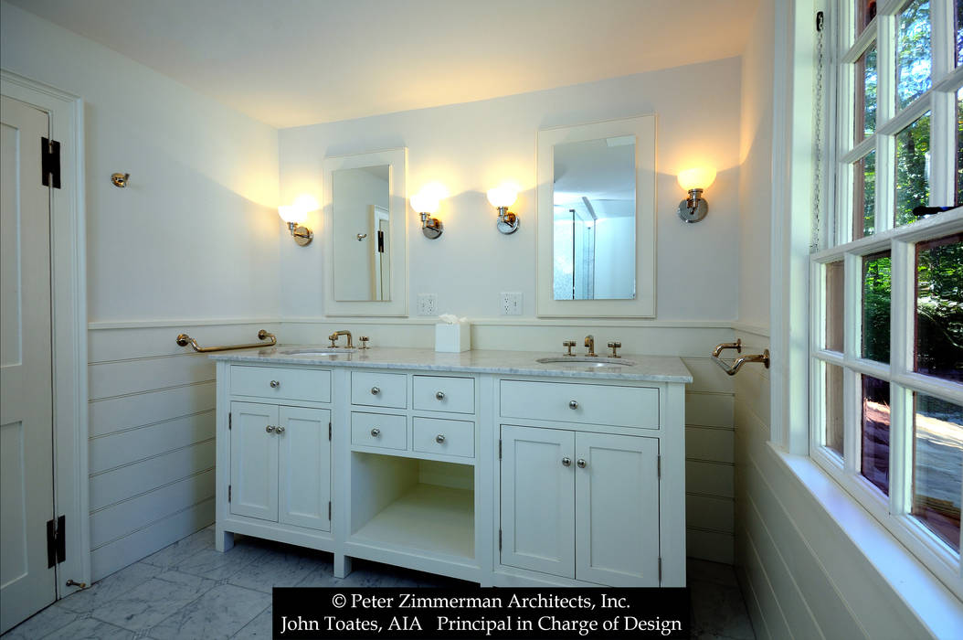 Bathroom John Toates Architecture and Design Classic style bathroom