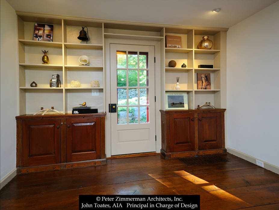 Hallway John Toates Architecture and Design Classic style corridor, hallway and stairs interior,classic,traditional,addition,renovation,wood flooring,door,shelving,built-in